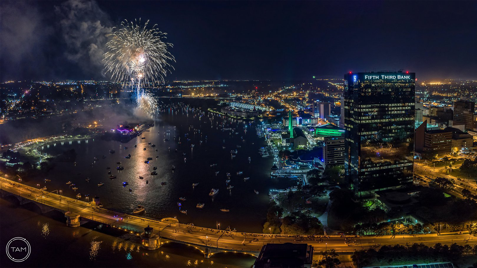 4th of july fireworks downtown toledo