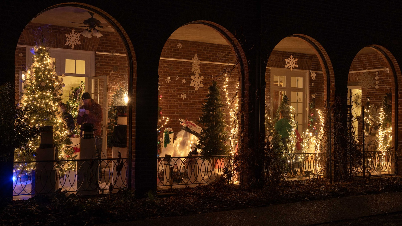 holidays at the manor house outside display at the house.